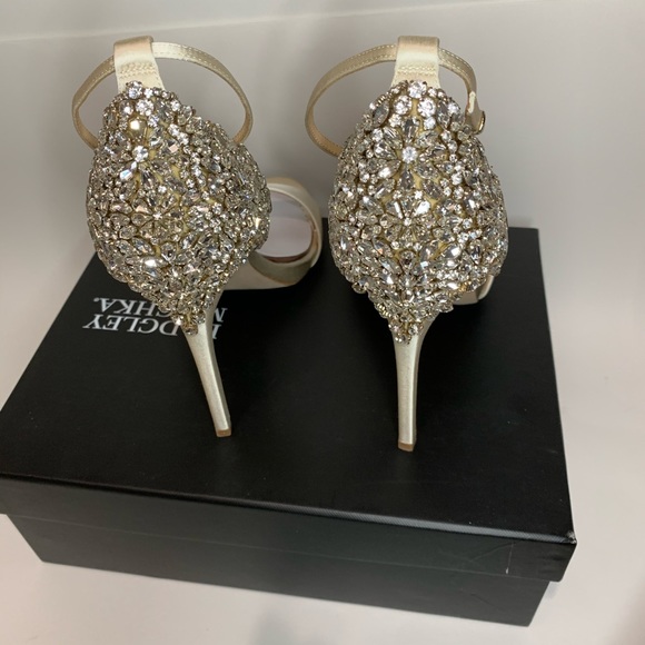 Badgley Mischka Eleanor Sandal Ivory Satin Sz 9.5 - Picture 9 of 14